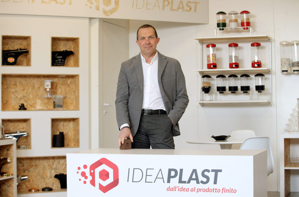 La seconda vita della plastica. Idea Plast, impresa specializzata nella produzione di manufatti ecosostenibili, è una realtà unica in Italia