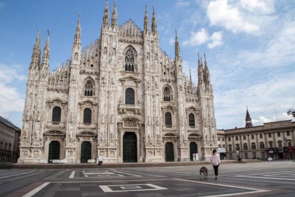duomo di milano "Fuga dalla città", perché Milano per ripartire deve cambiare pelle. Il libro di Fabio Massa